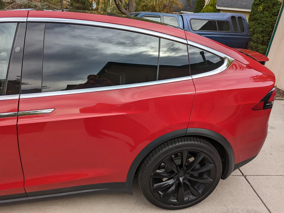 2020 Tesla Model X - Image 18 of 31