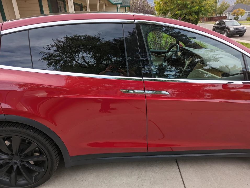 2020 Tesla Model X - Image 19 of 31