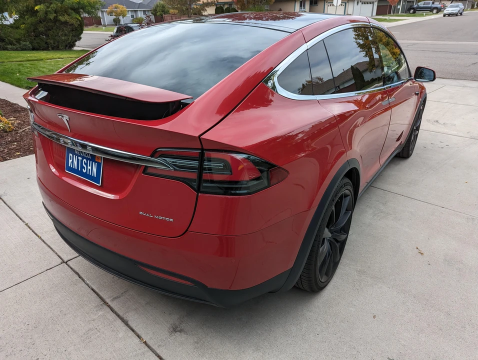 2020 Tesla Model X - Image 9 of 31