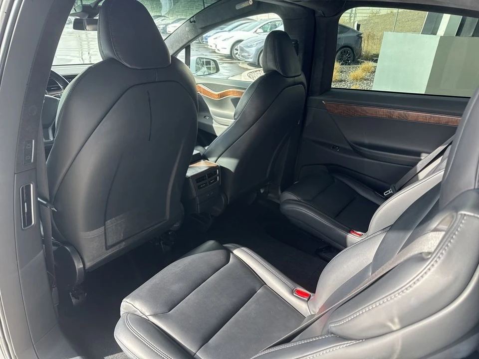 2020 Tesla Model X - Image 15 of 21