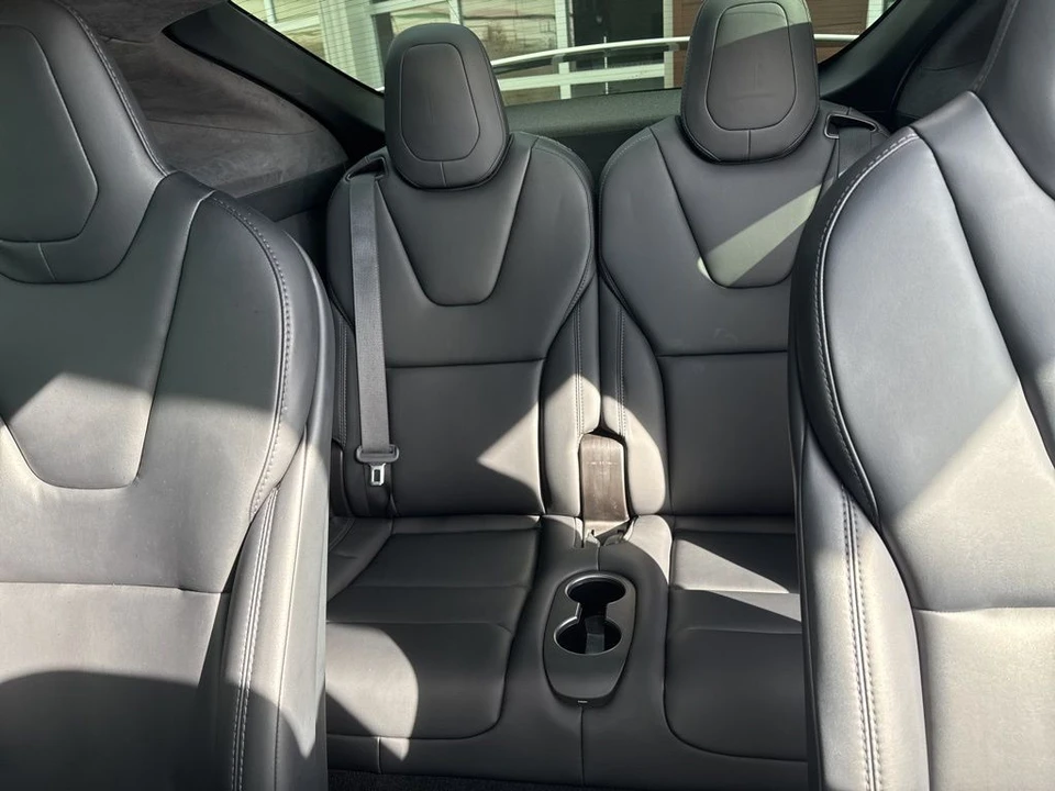 2020 Tesla Model X - Image 17 of 21
