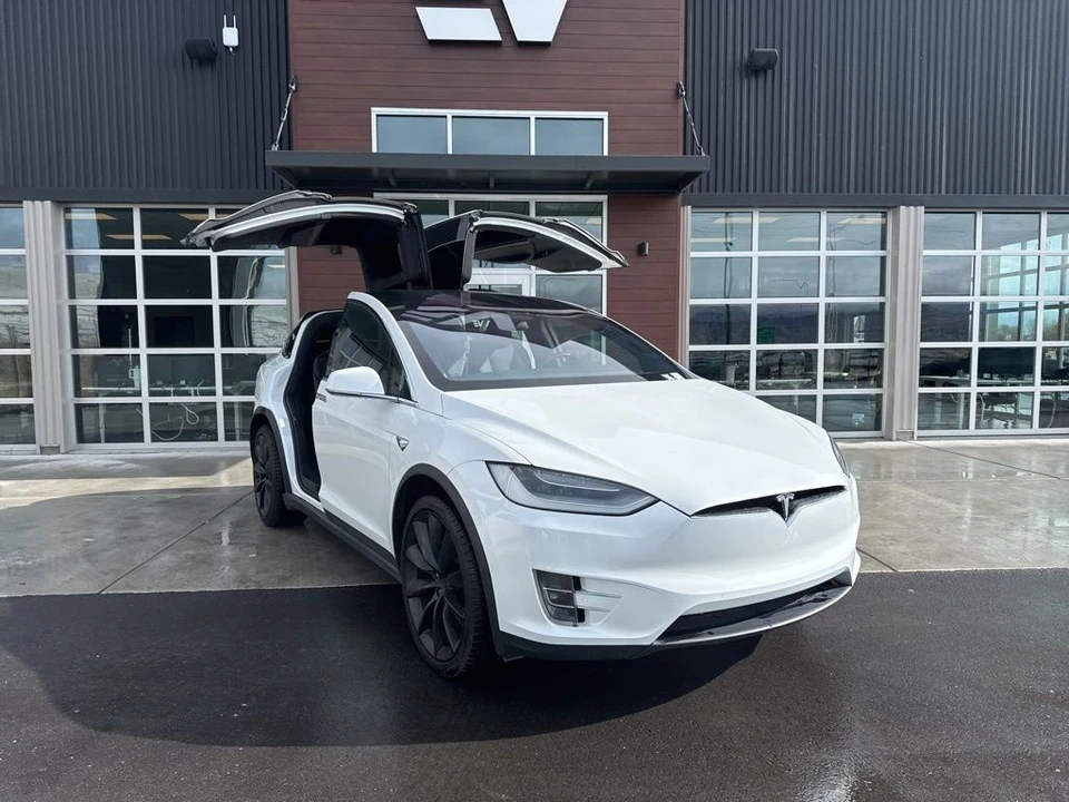 2020 Tesla Model X - Image 2 of 21