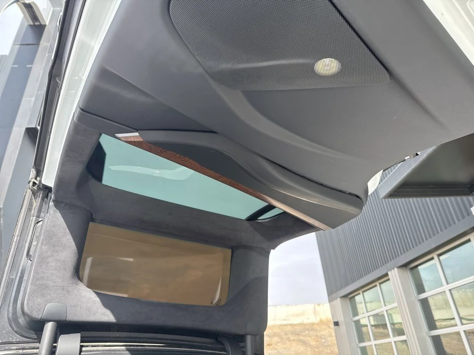 2020 Tesla Model X - Image 14 of 21