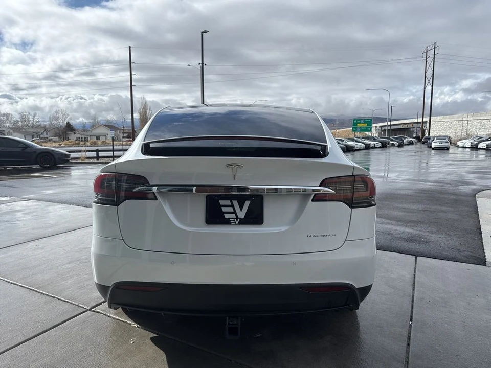 2020 Tesla Model X - Image 7 of 21