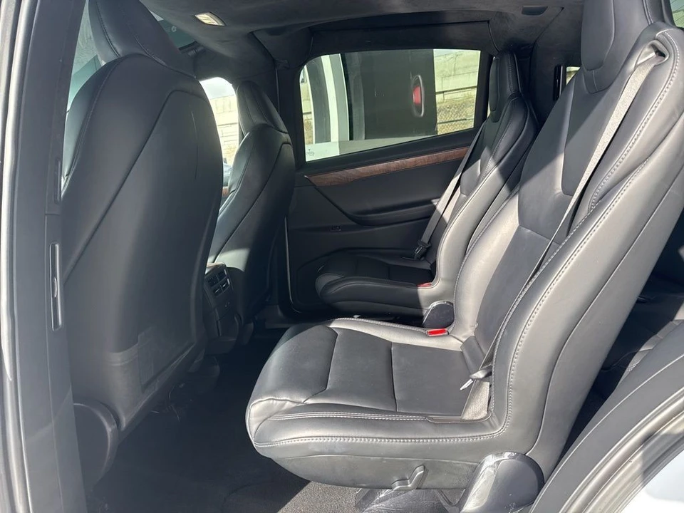 2020 Tesla Model X - Image 16 of 21