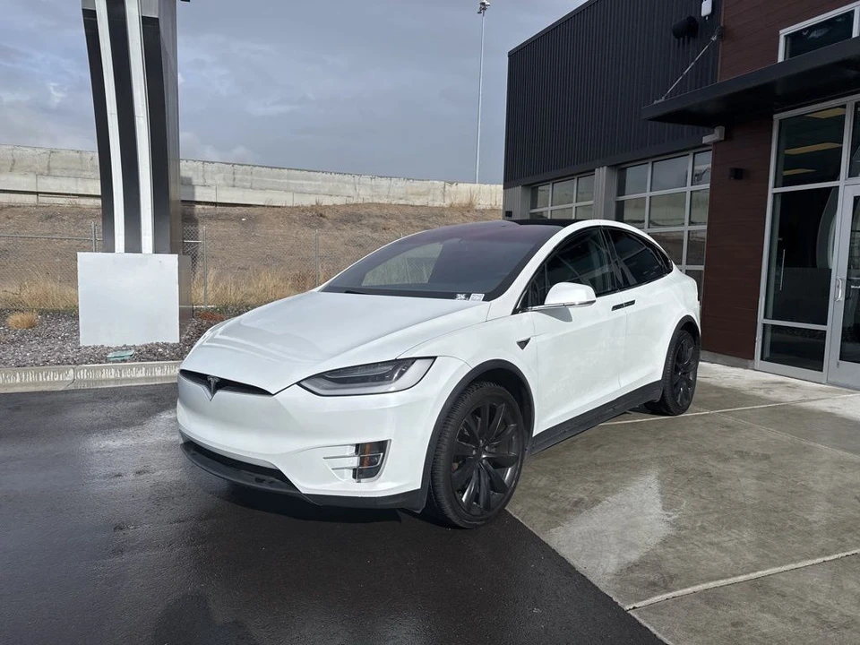 2020 Tesla Model X - Image 4 of 21