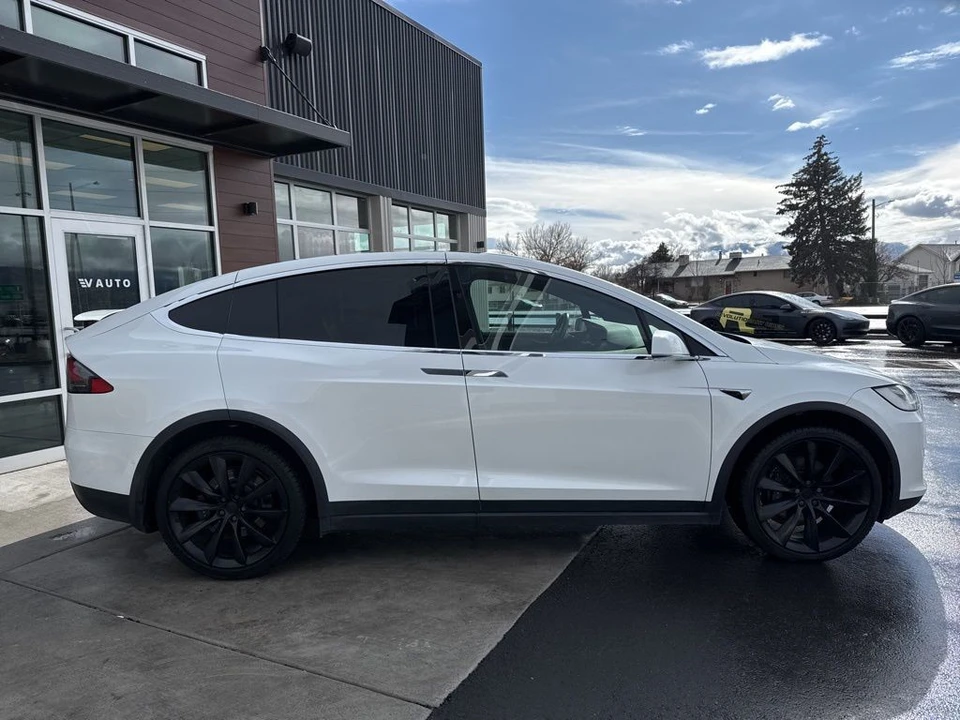 2020 Tesla Model X - Image 9 of 21