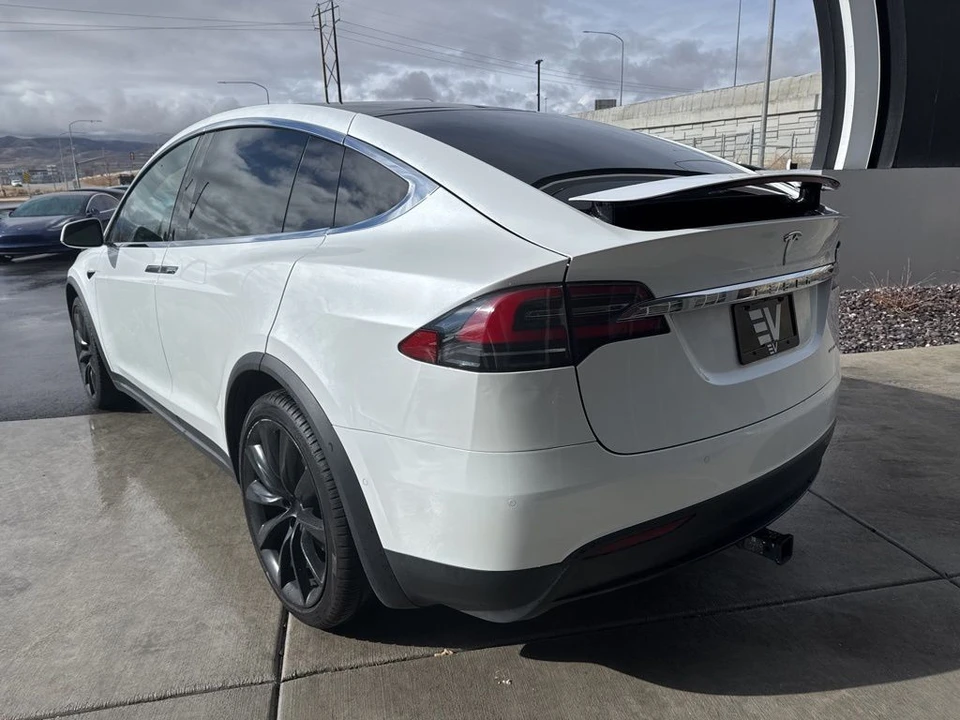 2020 Tesla Model X - Image 6 of 21