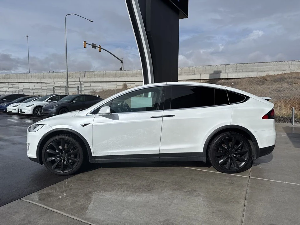 2020 Tesla Model X - Image 5 of 21