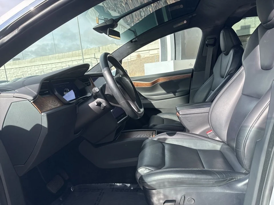 2020 Tesla Model X - Image 13 of 21