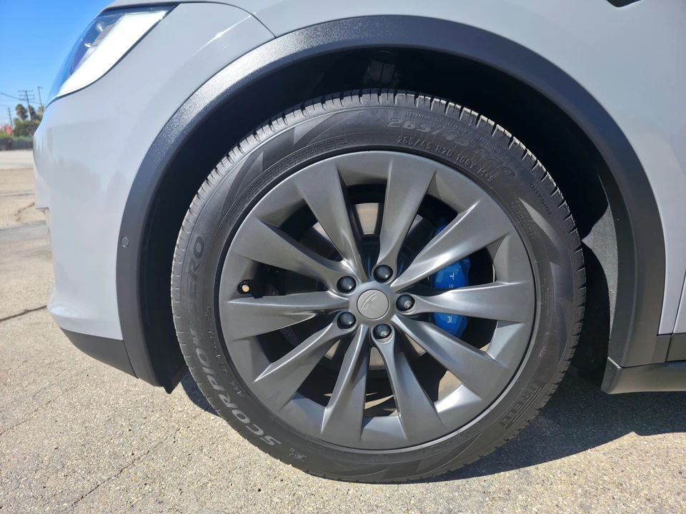 2020 Tesla Model X - Image 25 of 31
