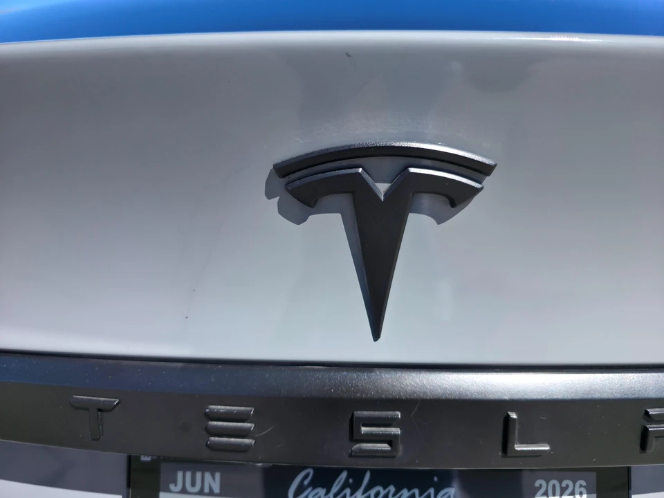 2020 Tesla Model X - Image 19 of 31