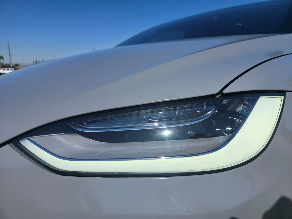 2020 Tesla Model X - Image 15 of 31