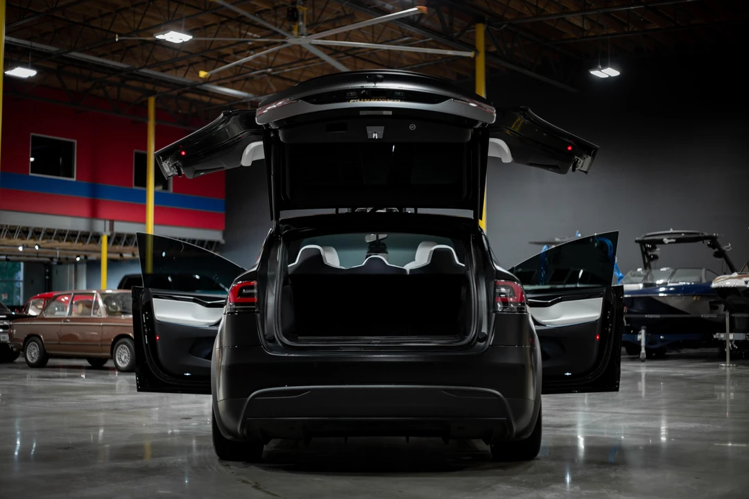 2020 Tesla Model X - Image 19 of 31