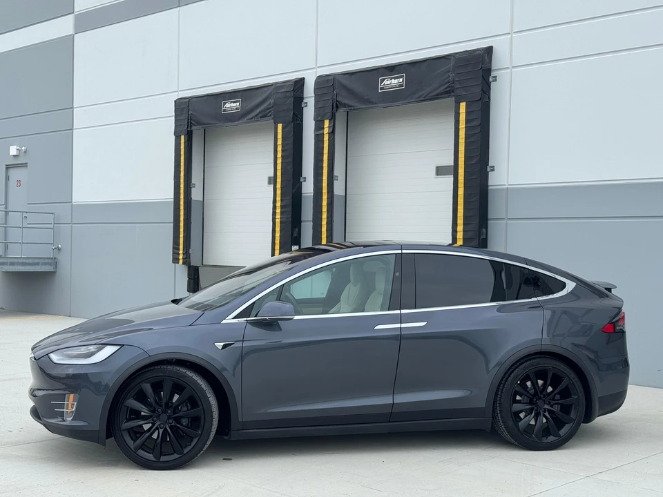 2020 Tesla Model X - Image 9 of 31