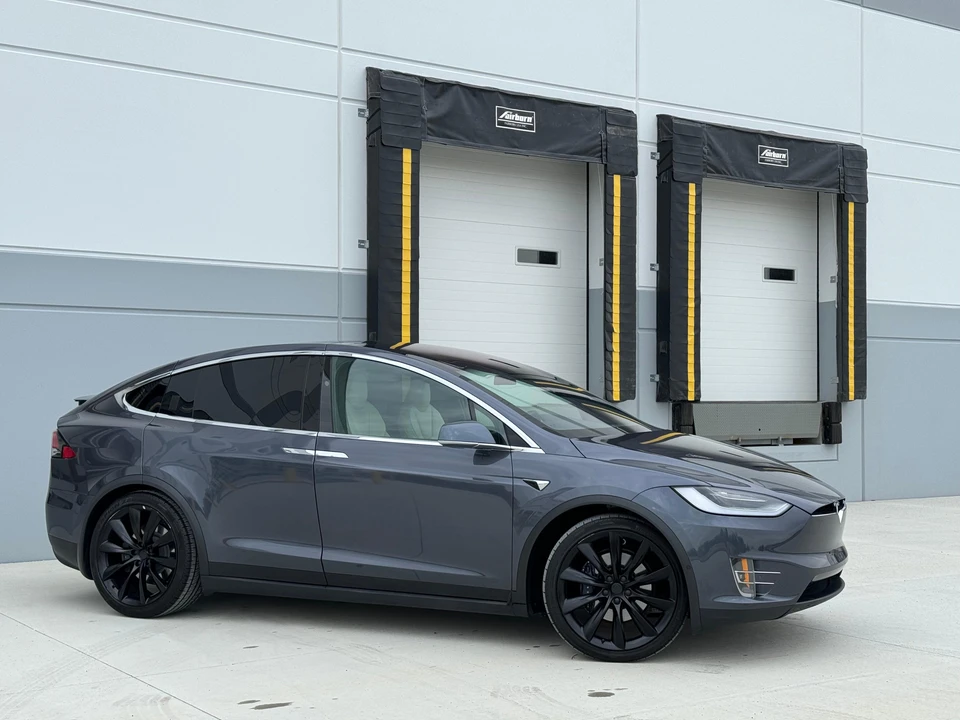 2020 Tesla Model X - Image 19 of 31