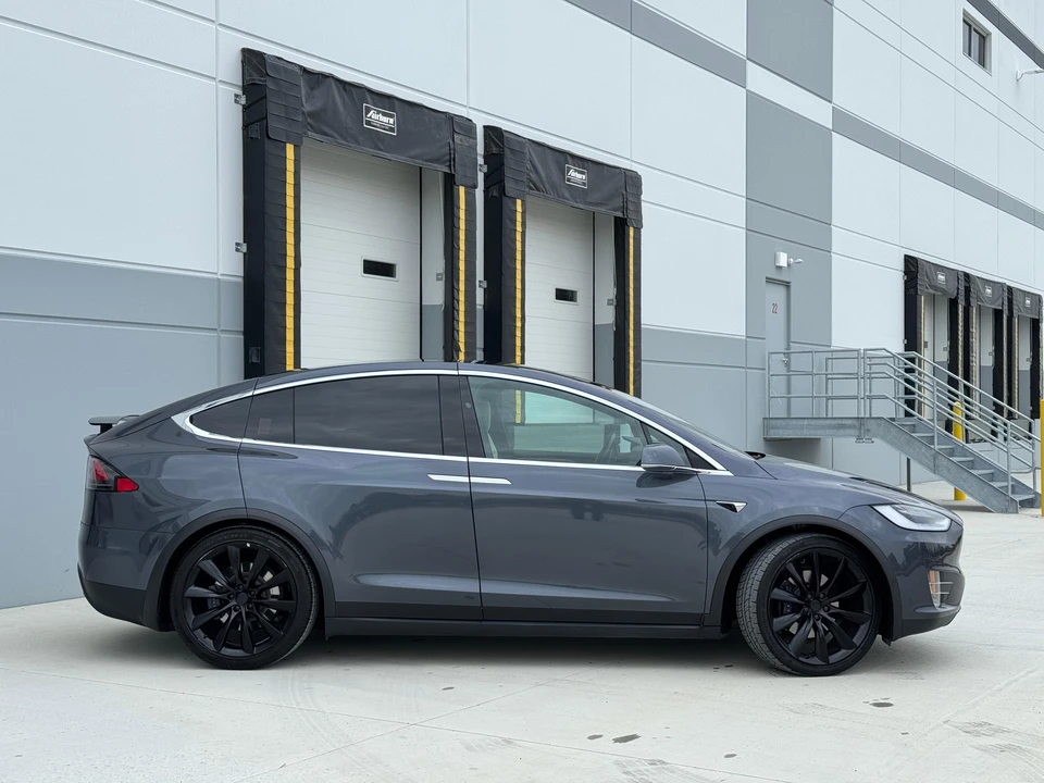 2020 Tesla Model X - Image 17 of 31
