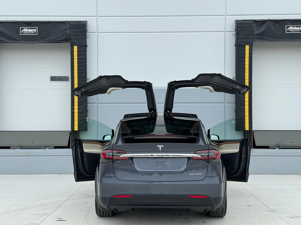 2020 Tesla Model X - Image 23 of 31