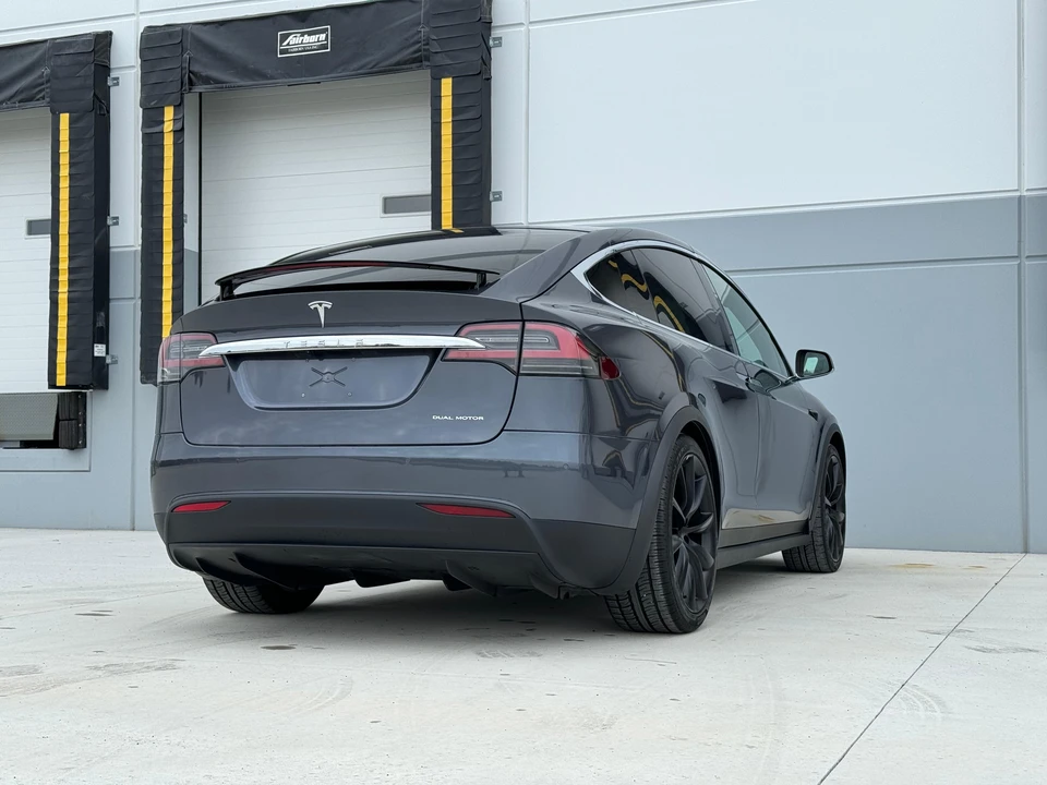 2020 Tesla Model X - Image 15 of 31