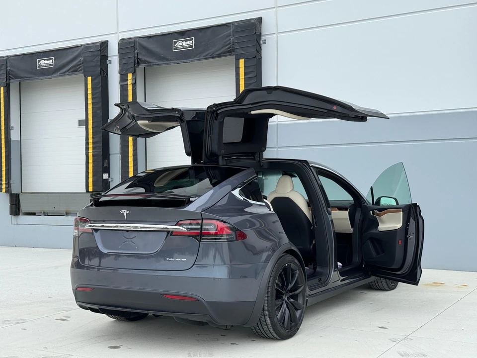 2020 Tesla Model X - Image 24 of 31