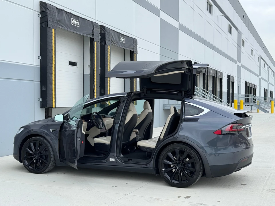 2020 Tesla Model X - Image 22 of 31