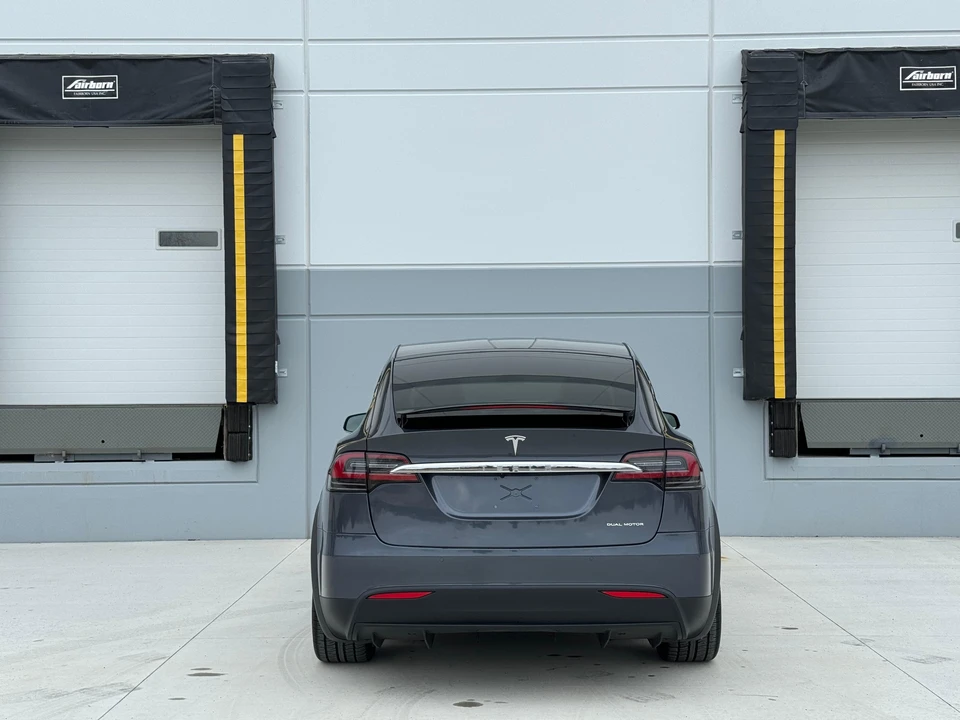 2020 Tesla Model X - Image 12 of 31