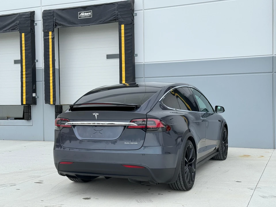 2020 Tesla Model X - Image 14 of 31