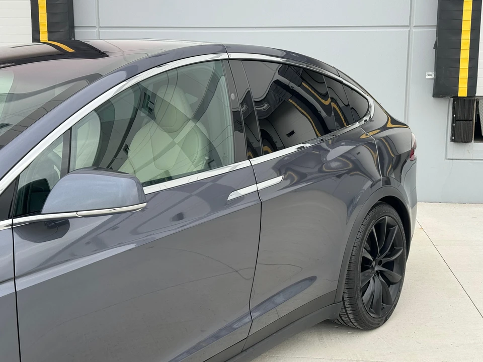 2020 Tesla Model X - Image 27 of 31