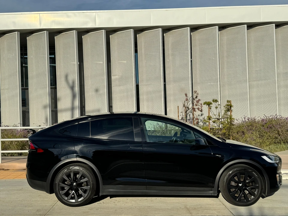 2020 Tesla Model X - Image 18 of 31