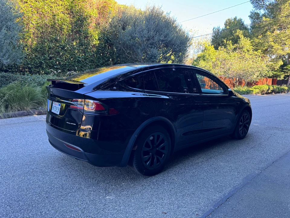 2020 Tesla Model X - Image 17 of 31