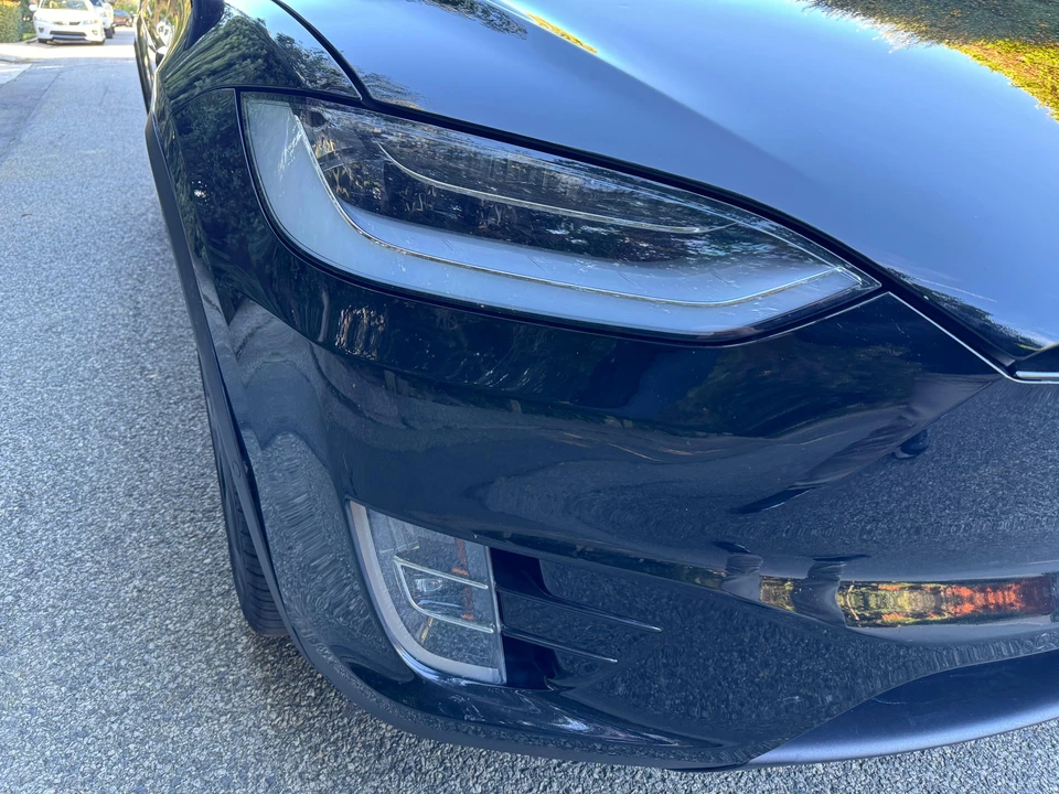 2020 Tesla Model X - Image 19 of 31