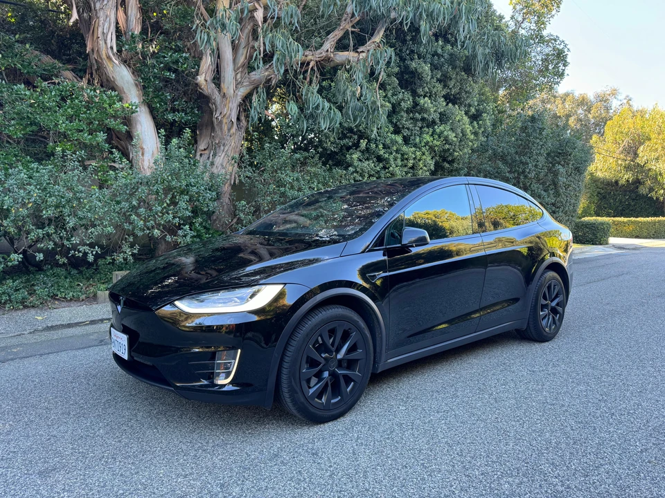 2020 Tesla Model X - Image 12 of 31