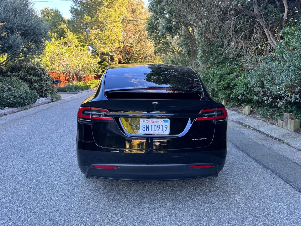 2020 Tesla Model X - Image 15 of 31