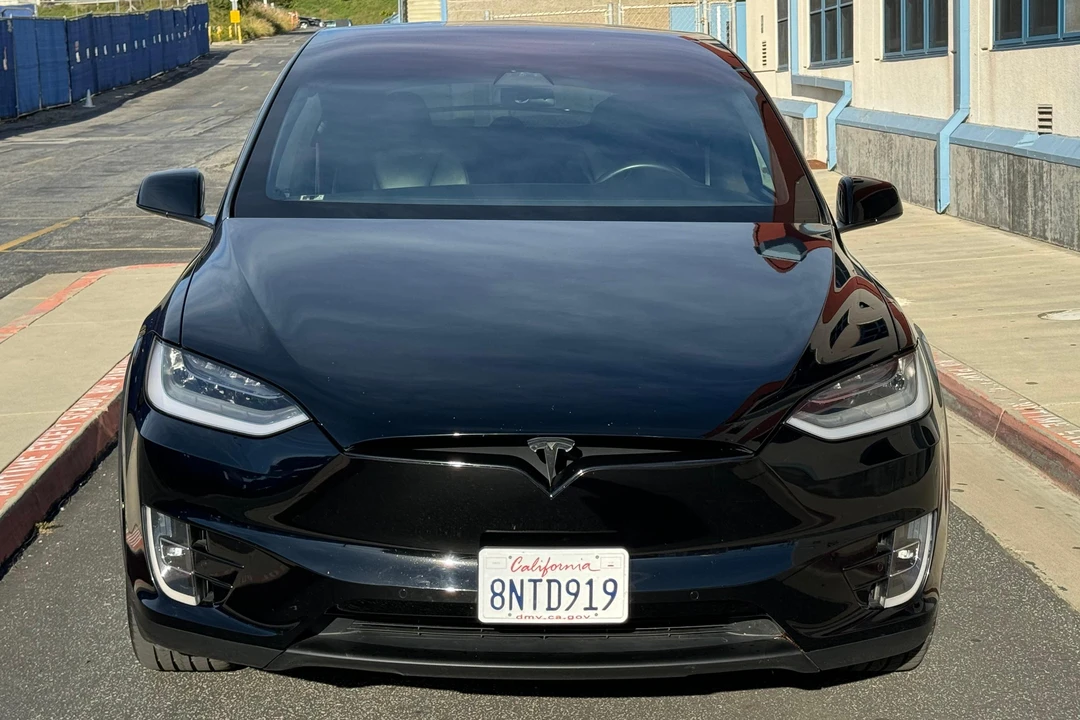 2020 Tesla Model X - Image 2 of 31