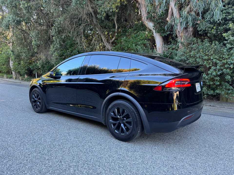 2020 Tesla Model X - Image 13 of 31