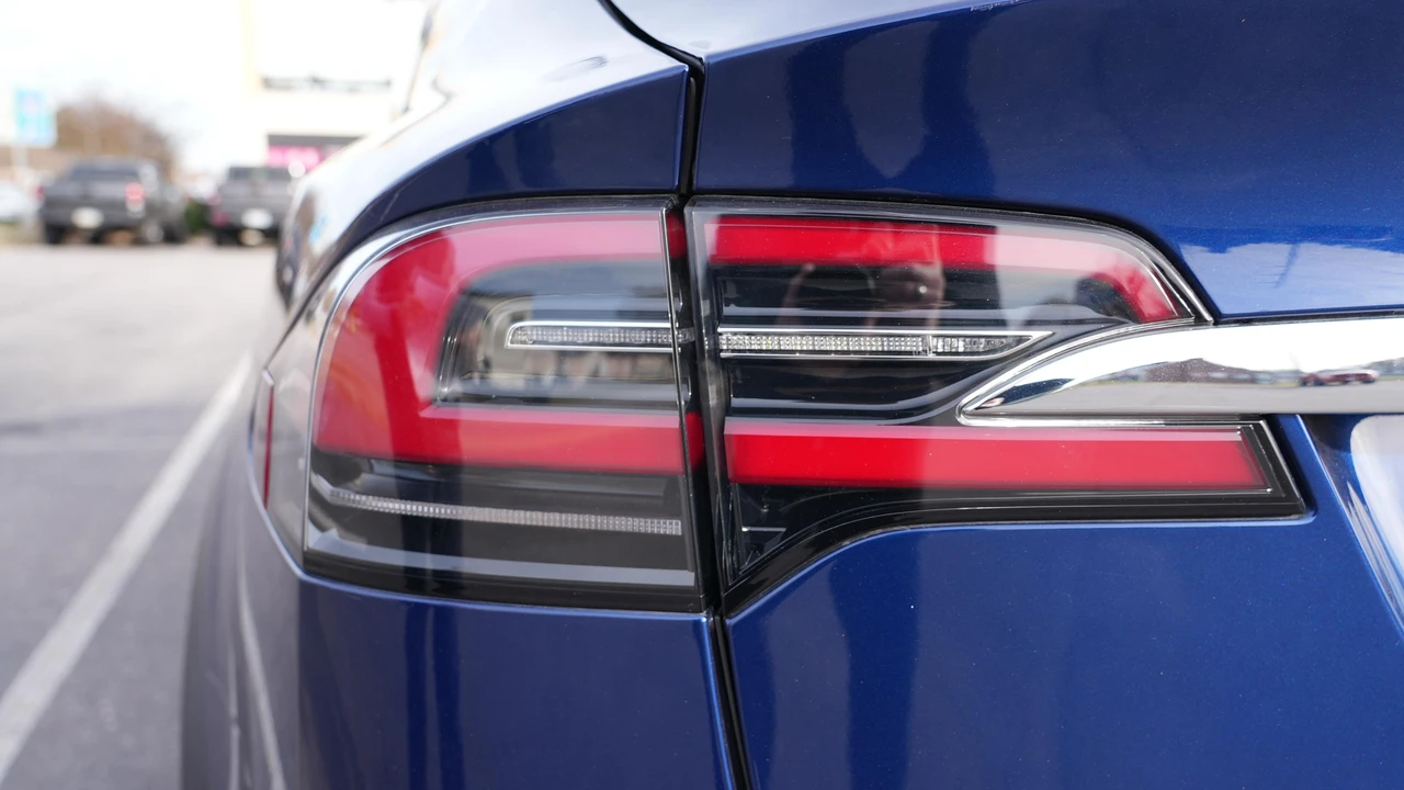2020 Tesla Model X - Image 26 of 31