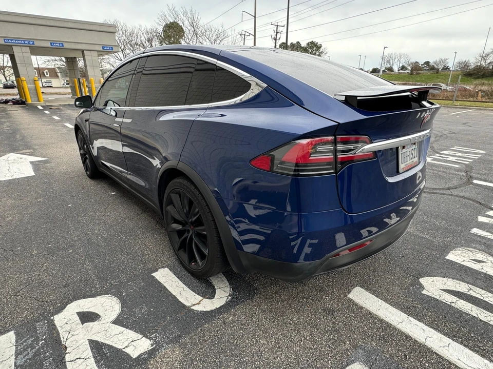 2020 Tesla Model X - Image 11 of 31