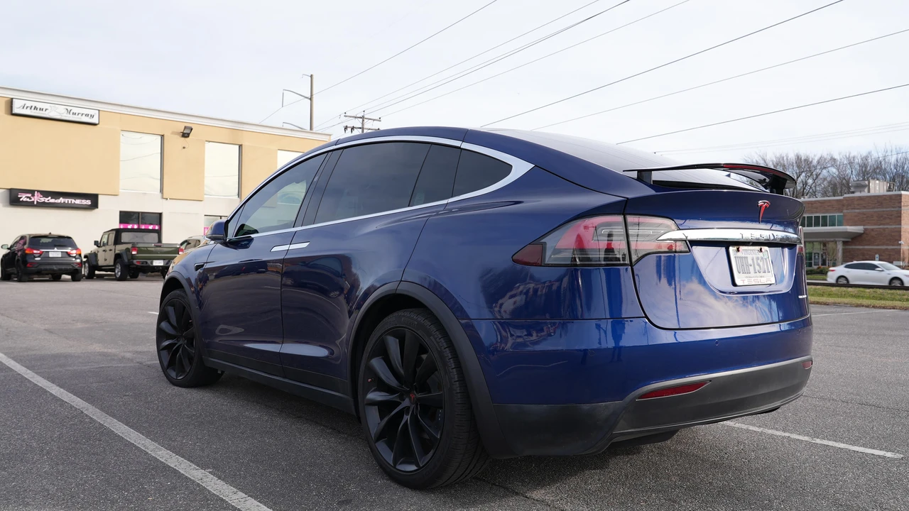 2020 Tesla Model X - Image 10 of 31
