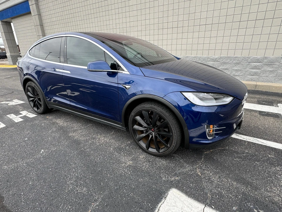 2020 Tesla Model X - Image 17 of 31