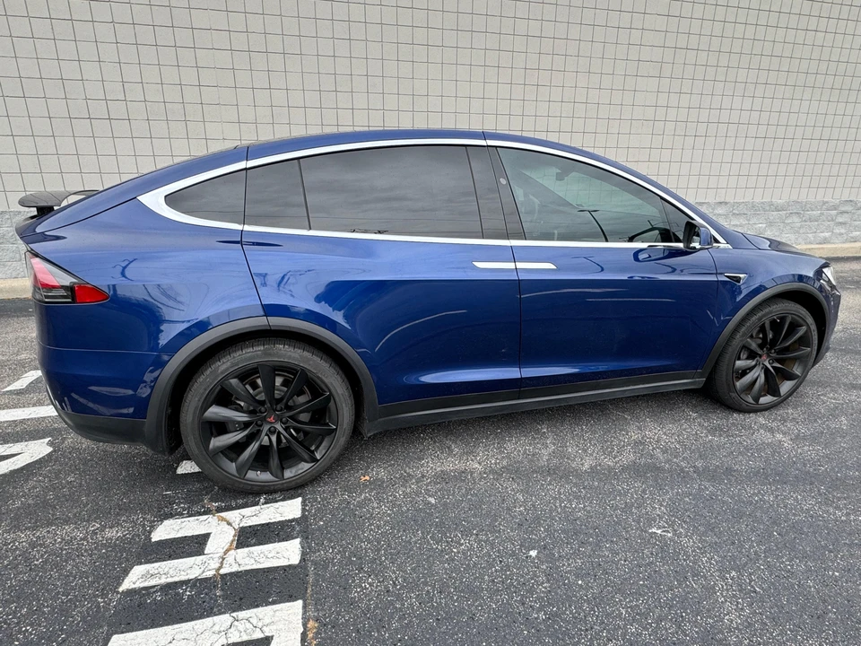 2020 Tesla Model X - Image 14 of 31
