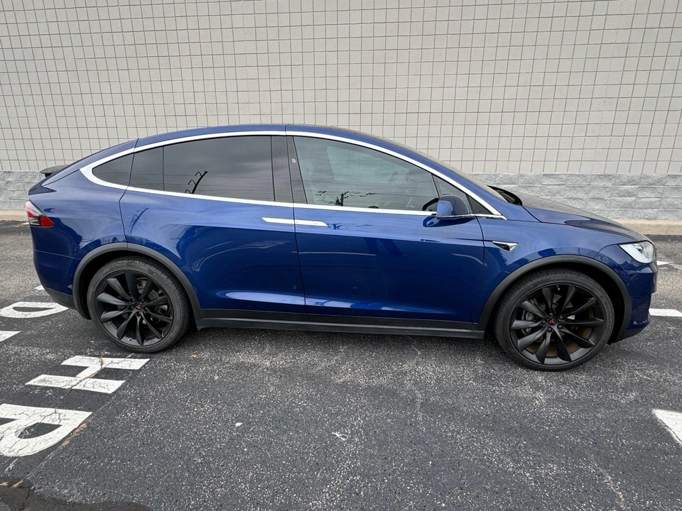 2020 Tesla Model X - Image 16 of 31