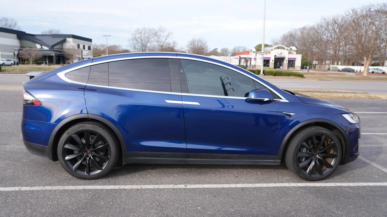 2020 Tesla Model X - Image 15 of 31
