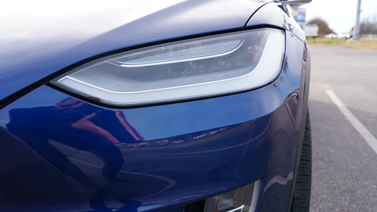 2020 Tesla Model X - Image 21 of 31