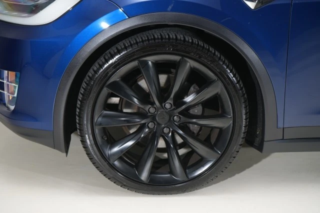 2020 Tesla Model X - Image 17 of 21