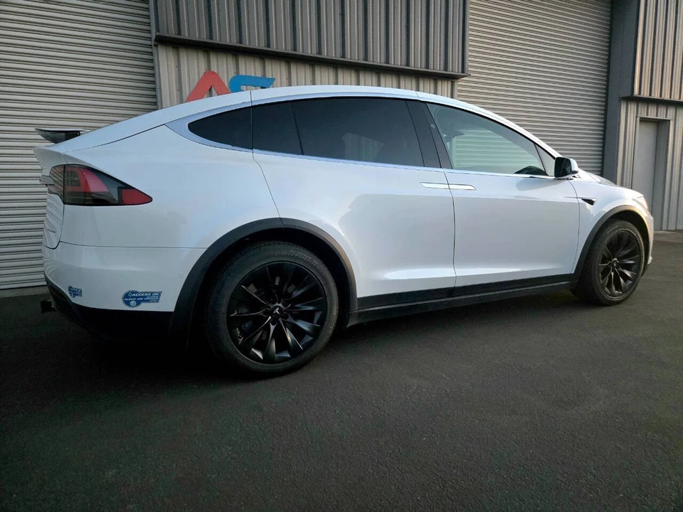2020 Tesla Model X - Image 8 of 21