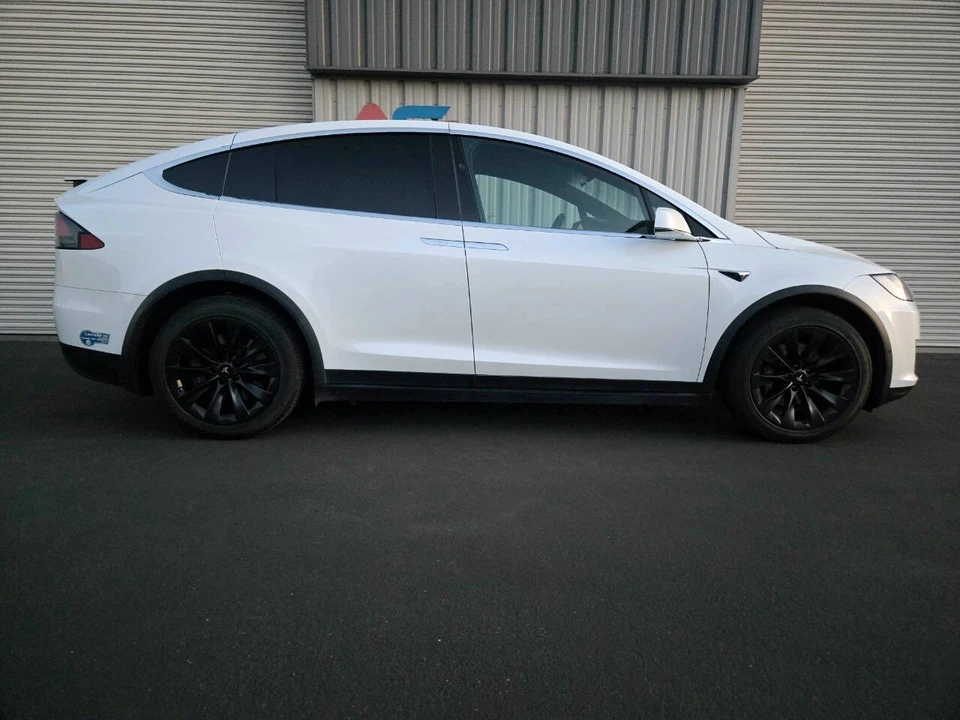 2020 Tesla Model X - Image 9 of 21