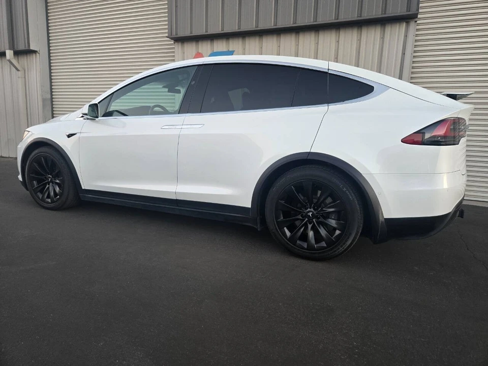 2020 Tesla Model X - Image 4 of 21