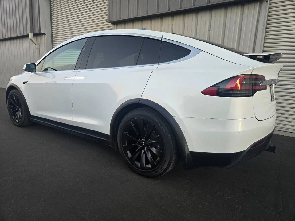 2020 Tesla Model X - Image 5 of 21