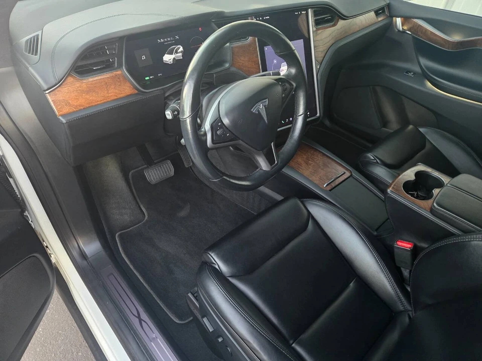 2020 Tesla Model X - Image 16 of 21
