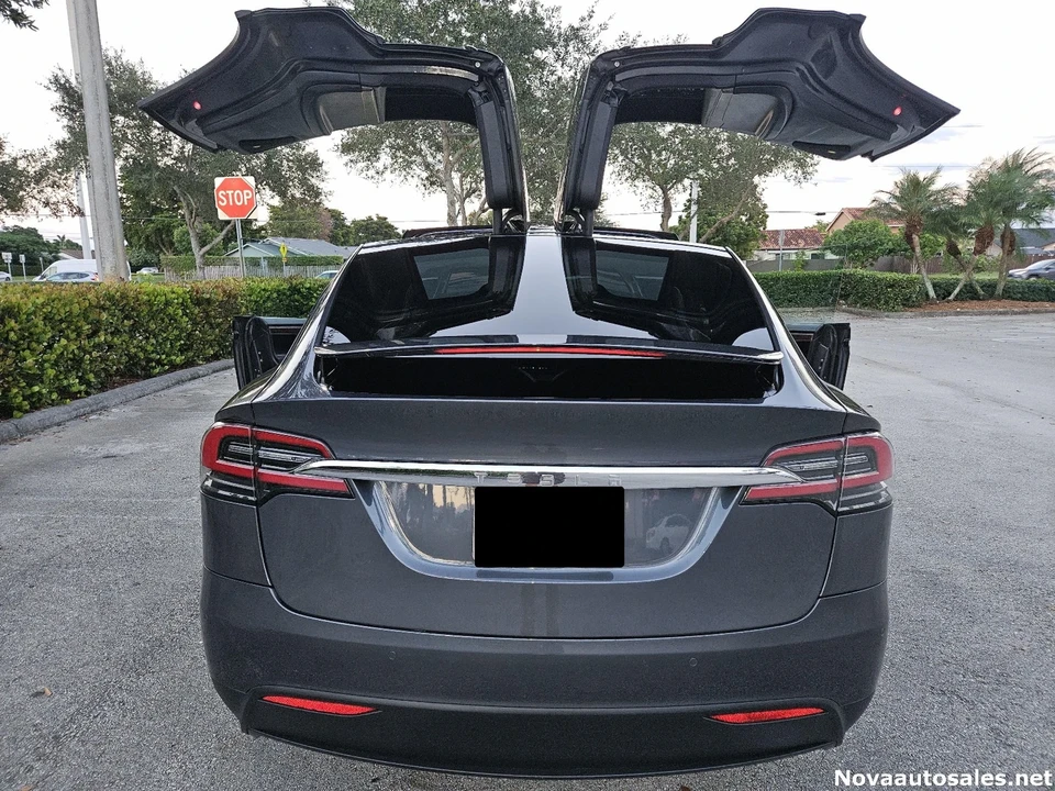 2020 Tesla Model X - Image 8 of 21
